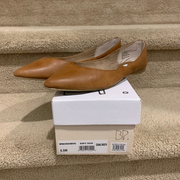 BRAND NEW Pointed Toe Leather Flats - Picture 1 of 5